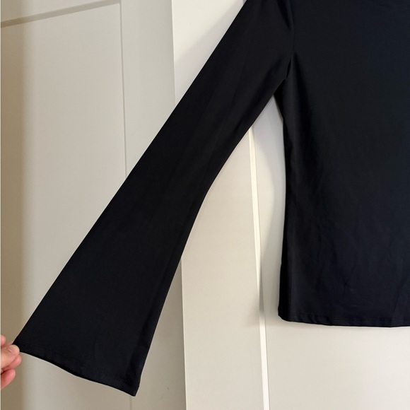WAYF black bell sleeve long sleeve top size small - Picture 2 of 3